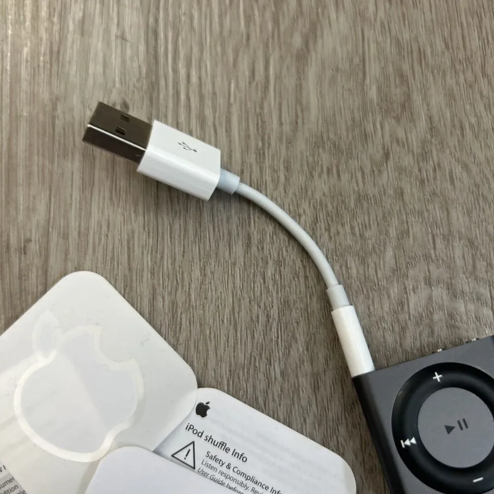 Apple iPod Shuffle 4th Generation Black 2 GB w/ USB Dongle No Power PARTS READ